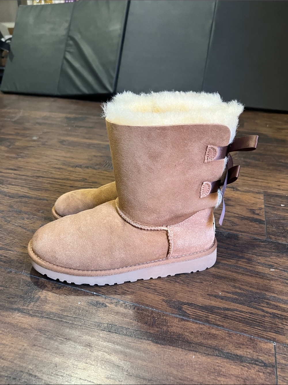 UGG Mini Bailey Bow ll Boot Chestnut size 4 like new